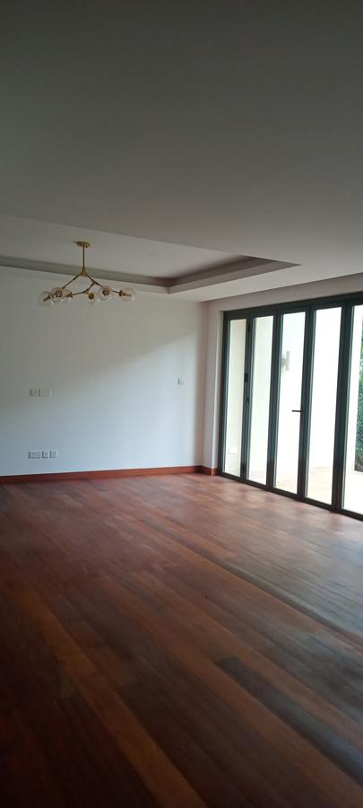 4 Bed Townhouse in Rosslyn - 6