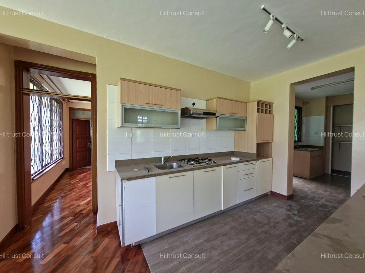 4 Bed Townhouse with En Suite in Ridgeways - 10