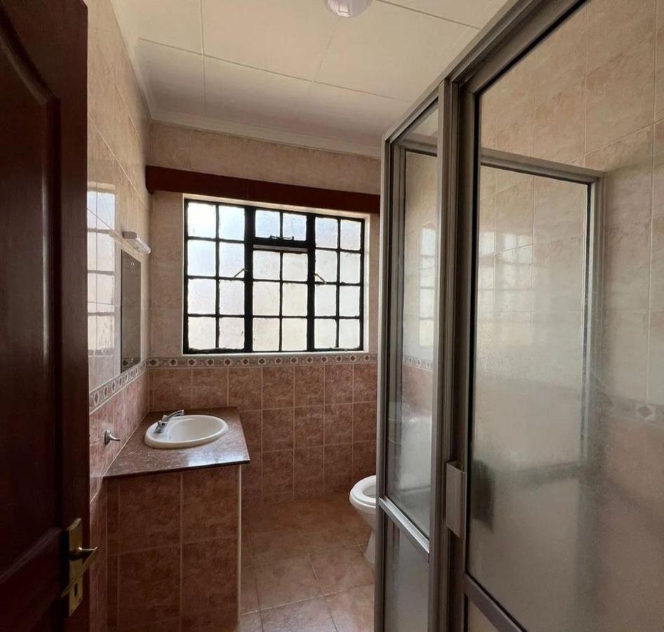 4 Bed Townhouse with En Suite in Lavington - 6