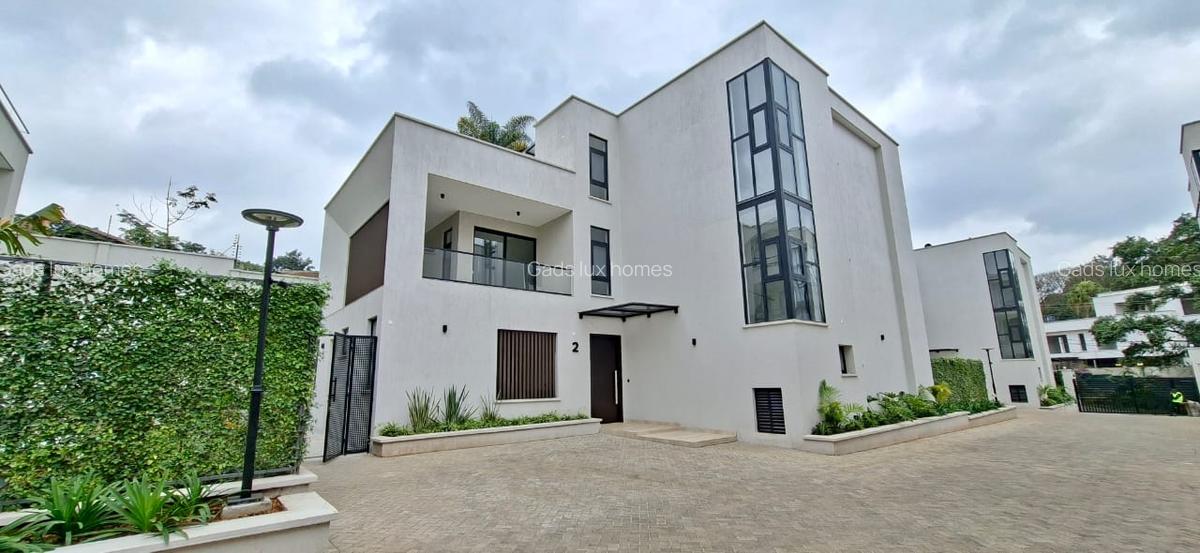 5 Bed Villa with En Suite at Lavington - 1