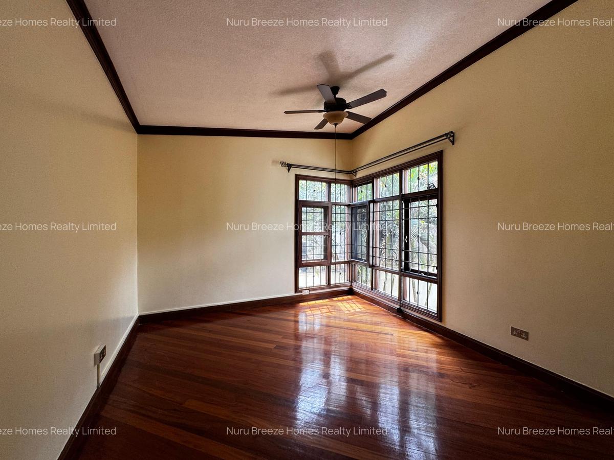 3 Bed Townhouse with En Suite in Hill View - 18