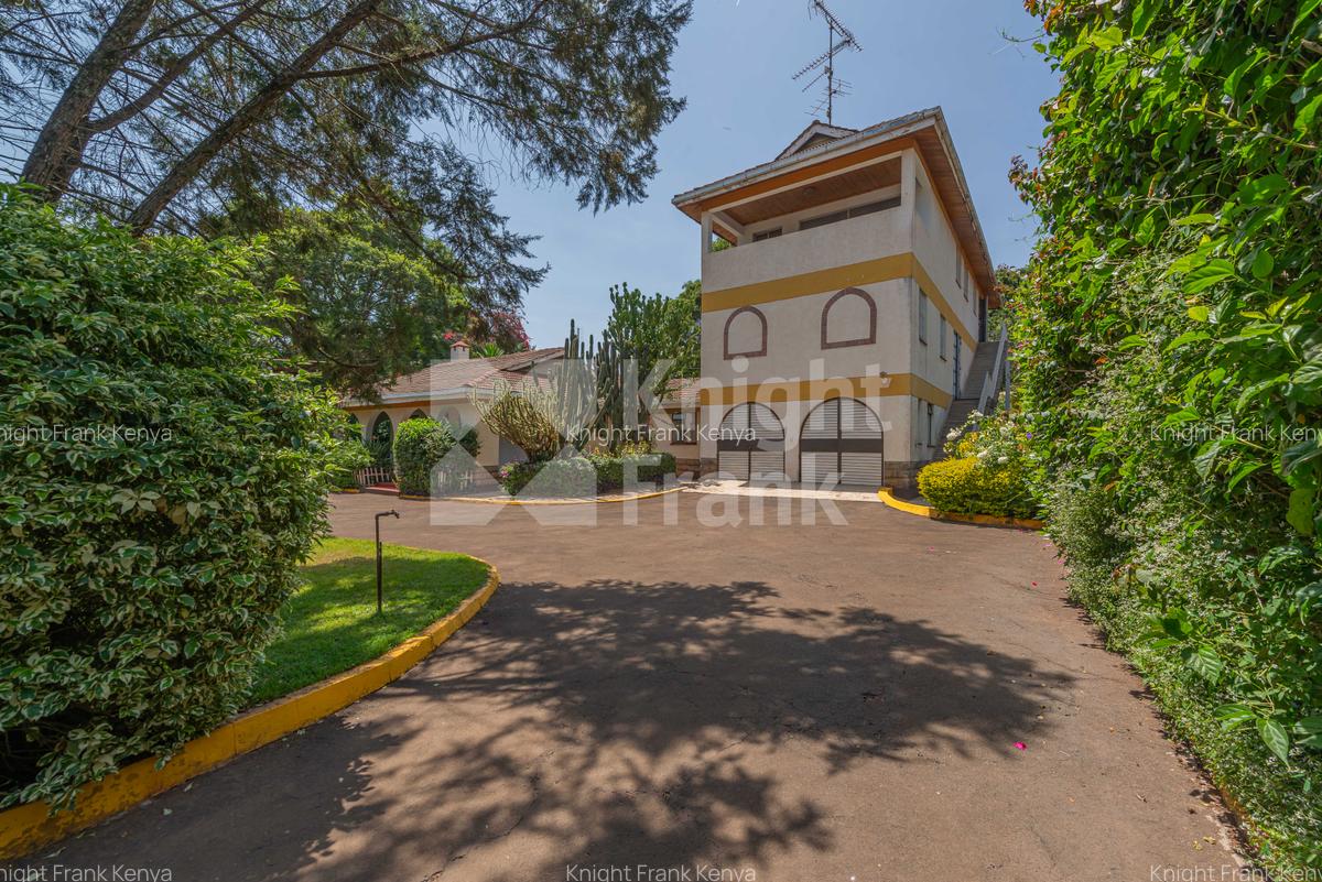 10 Bed House with Garden at Rosslyn Lone Tree - 11