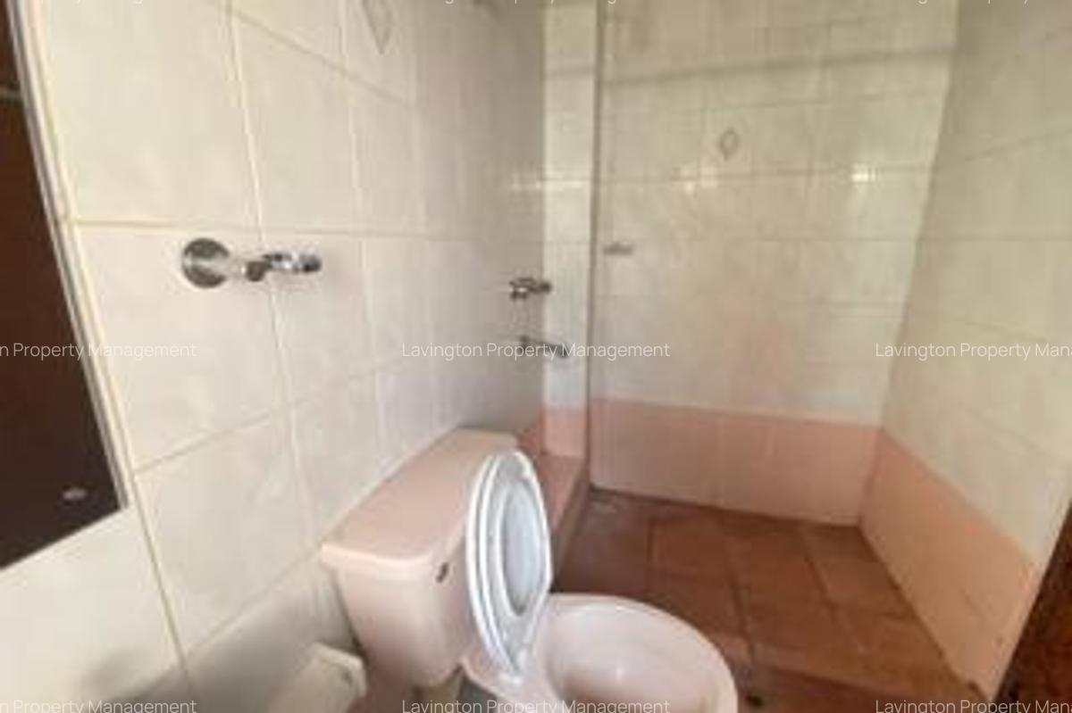 4 Bed House with En Suite at Lavington Green - 10