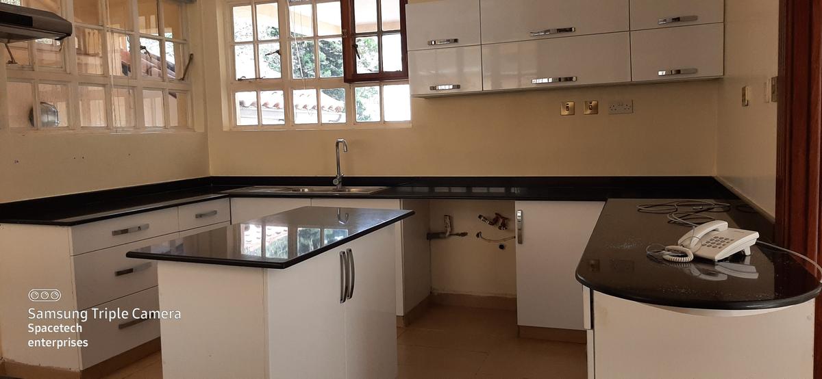 4 Bed Townhouse with En Suite in Westlands Area - 9