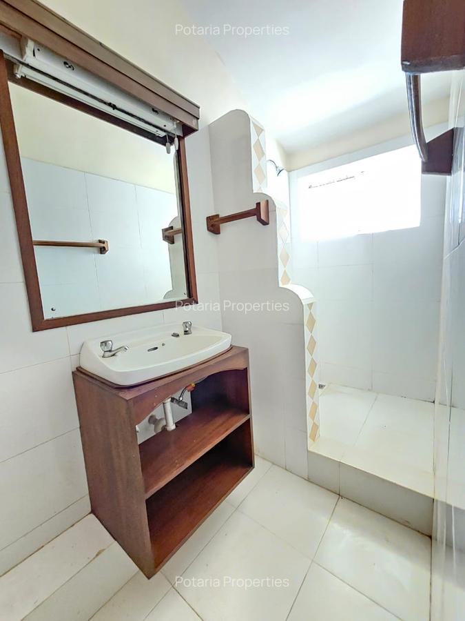 4 Bed Townhouse with En Suite in Spring Valley - 15