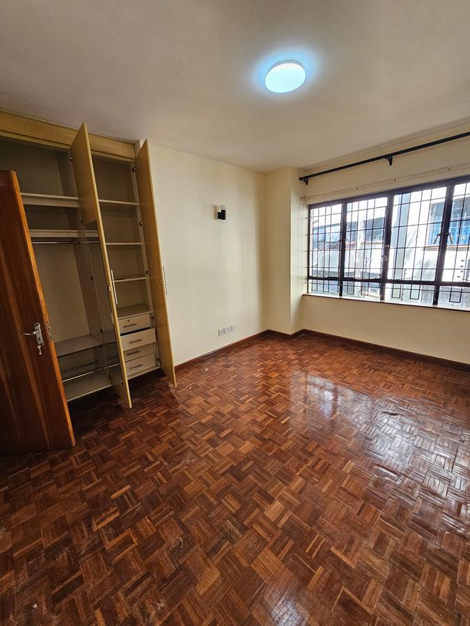 3 Bed Apartment with En Suite at Lavington - 14