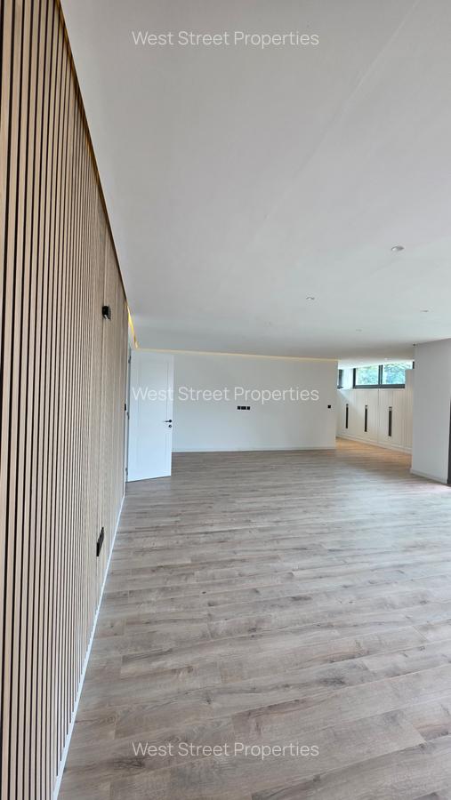 5 Bed Villa with En Suite at Lavington - 7