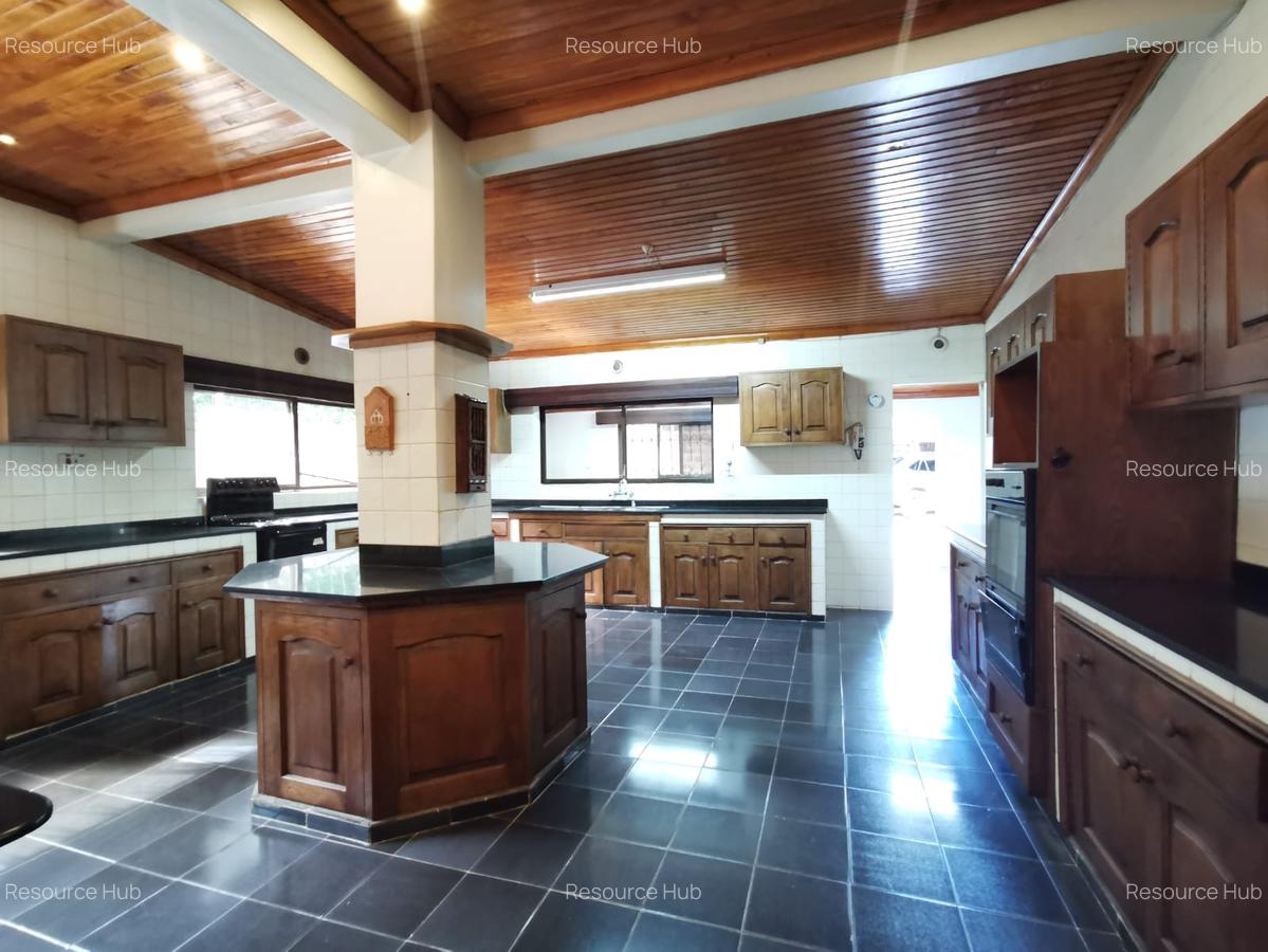 4 Bed Townhouse with En Suite at Spring Valley - 10