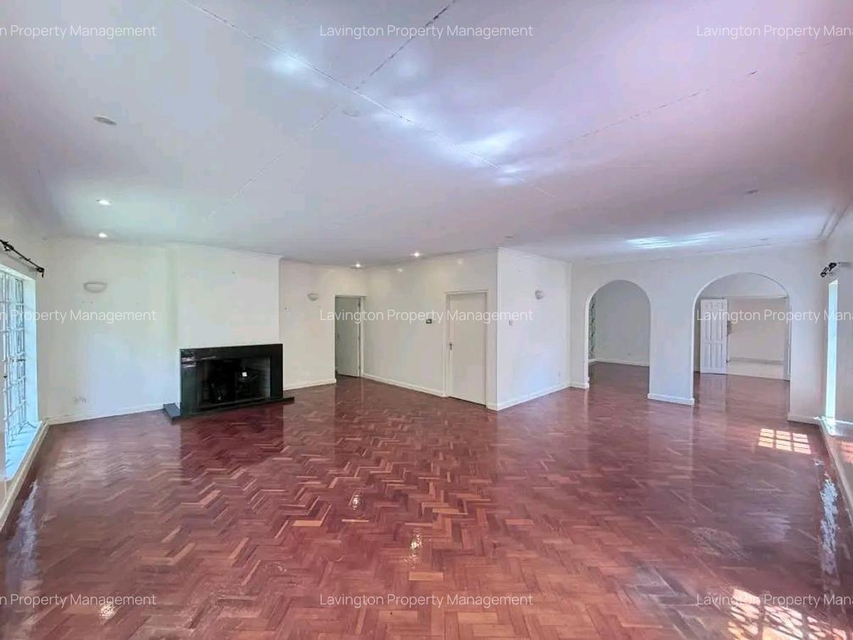 4 Bed House with En Suite at Lavington Green - 6