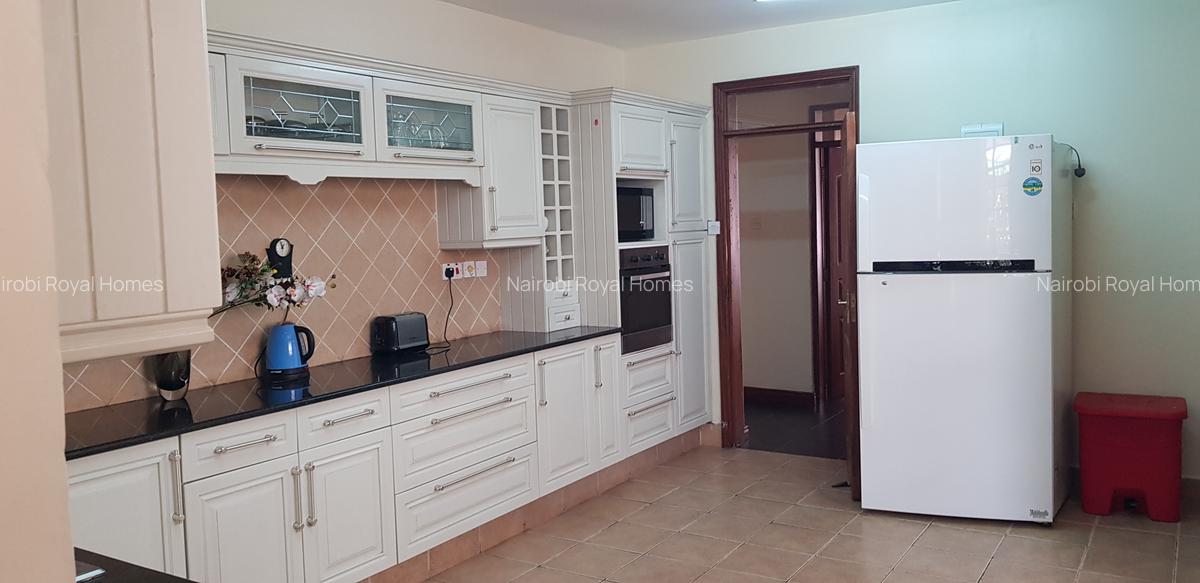 5 Bed Townhouse with En Suite at Lavington - 8