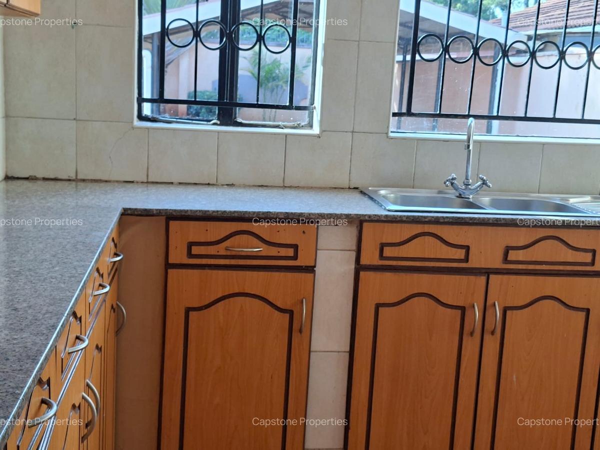 5 Bed House with En Suite in Runda - 17