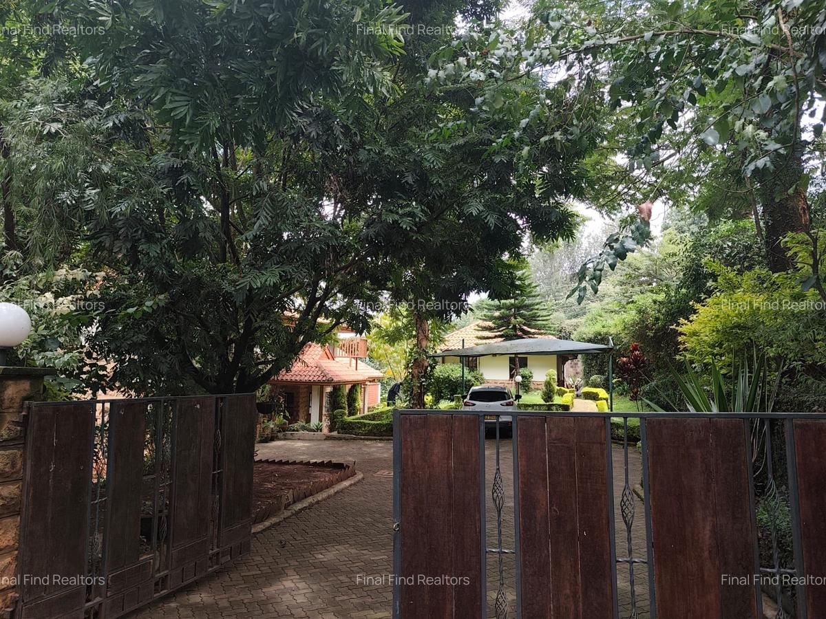 5 Bed Townhouse with Swimming Pool in Rosslyn - 1