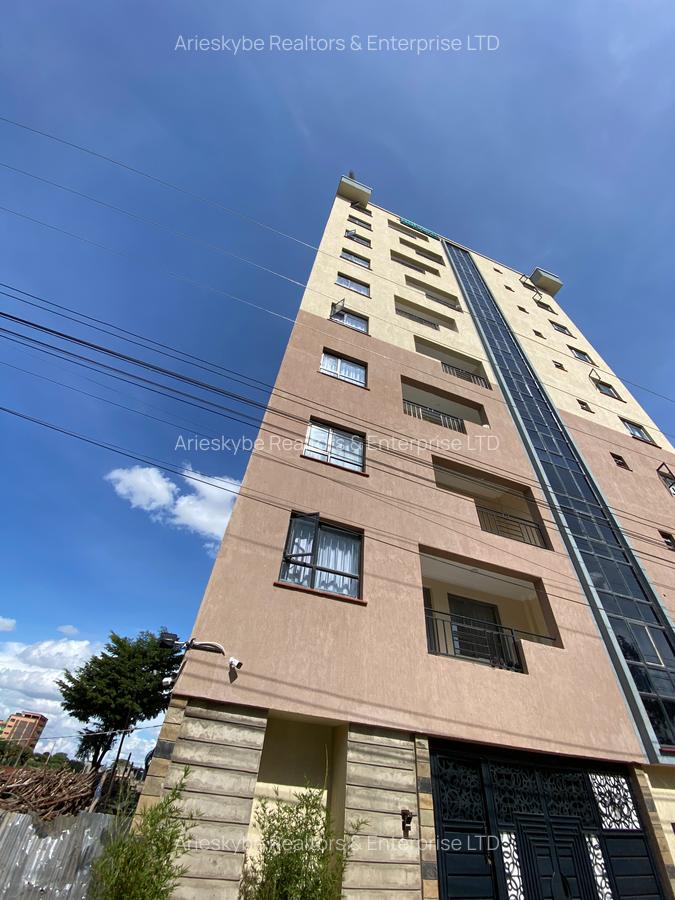 Studio Apartment with En Suite in Membley - 1