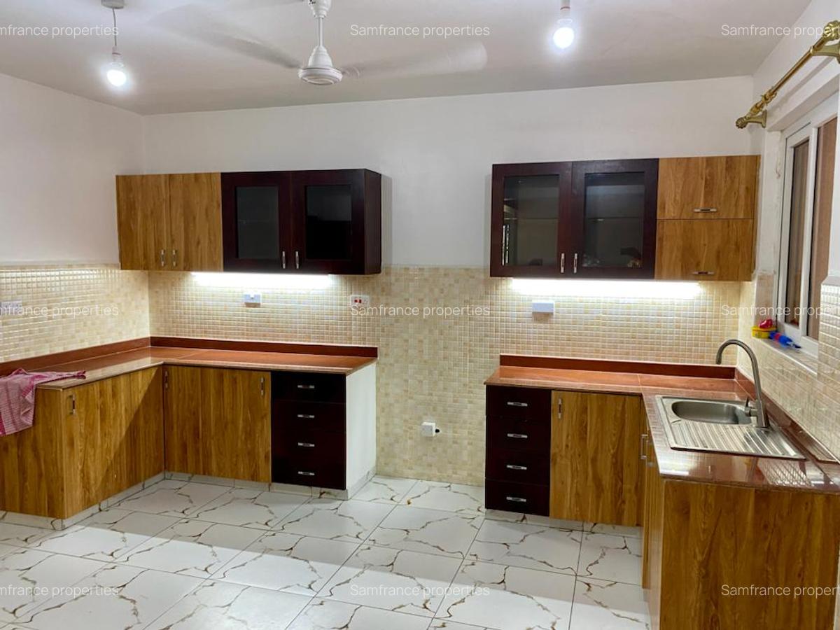 3 Bed Apartment with En Suite at 1St Avanue - 5