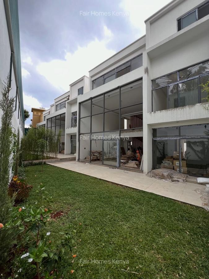 5 Bed Townhouse with En Suite at Lavington Green - 4