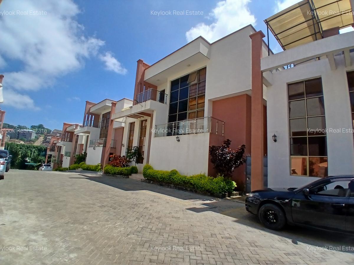 5 Bed Townhouse with En Suite at Lavington - 2