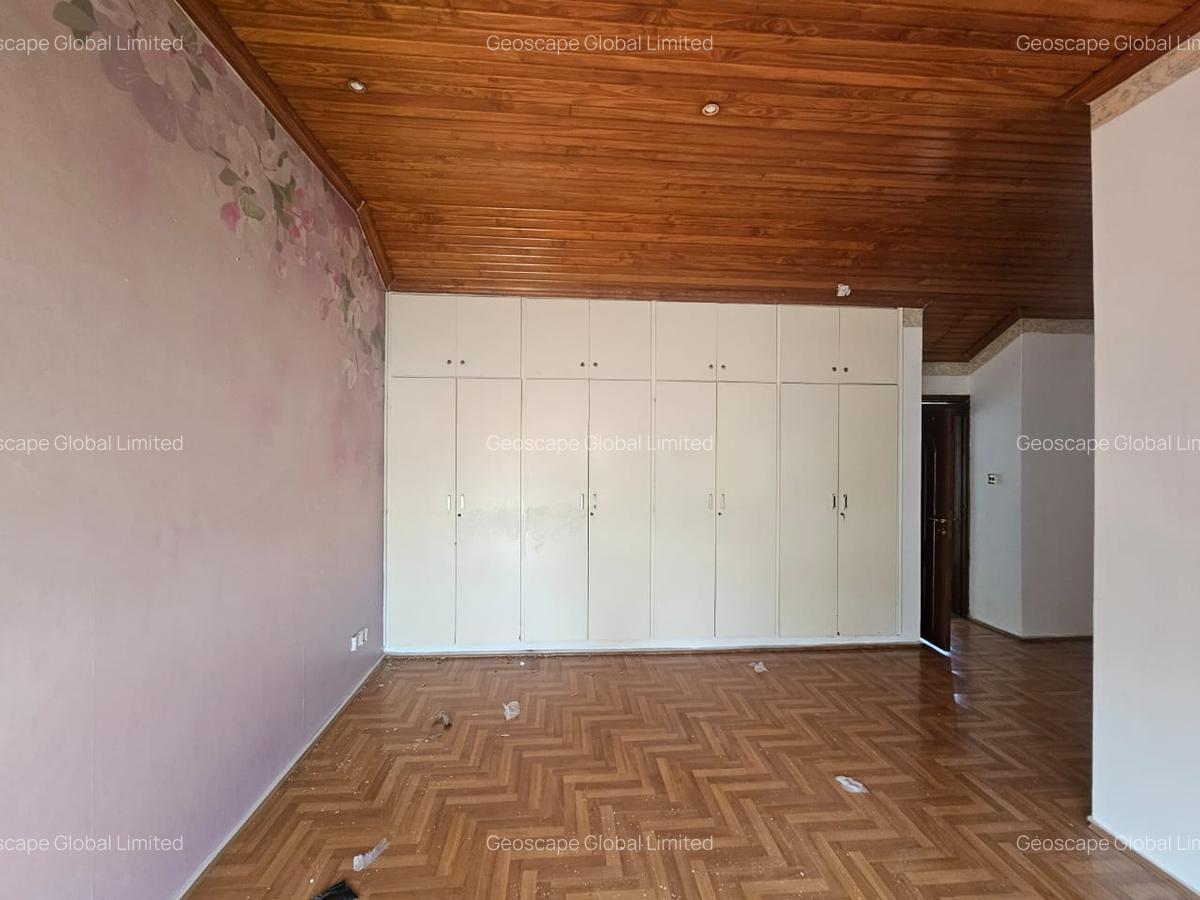 5 Bed House with En Suite in Gigiri - 9