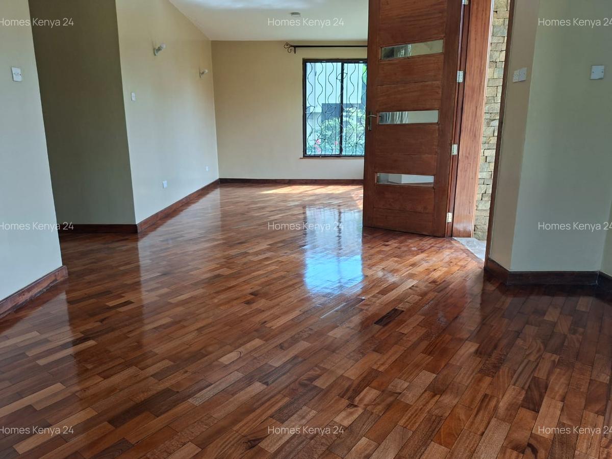 4 Bed Townhouse in Ridgeways - 13