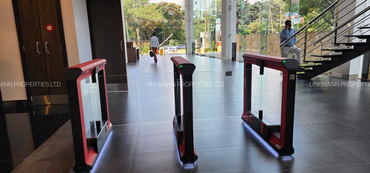 4,200 ft² Office with Service Charge Included in Lavington - 6