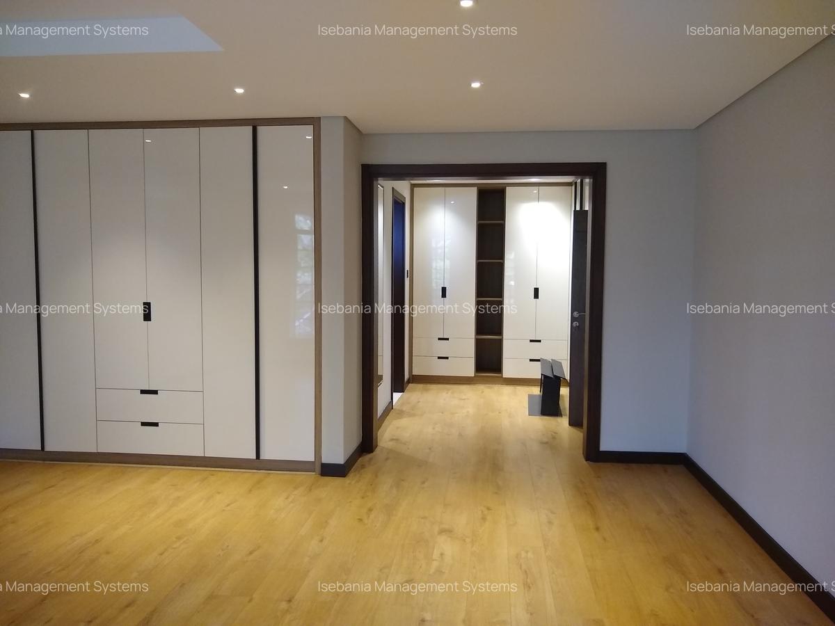 5 Bed House with En Suite at Panafric Avenue - 16