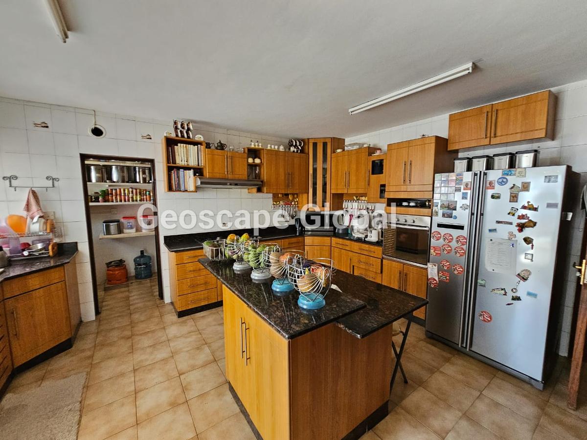 4 Bed House with En Suite in Runda - 15