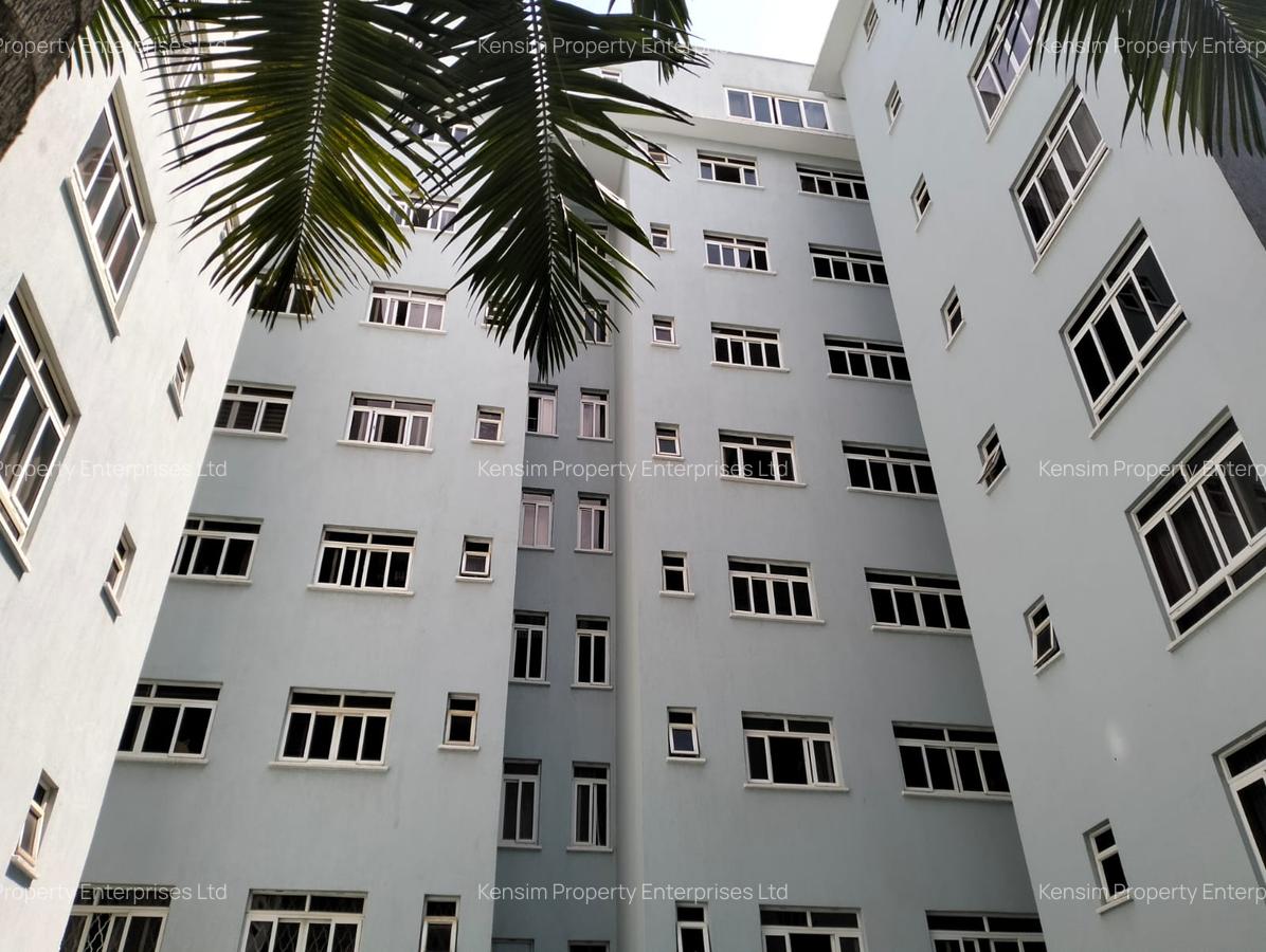 3 Bed Apartment with En Suite in Brookside - 5