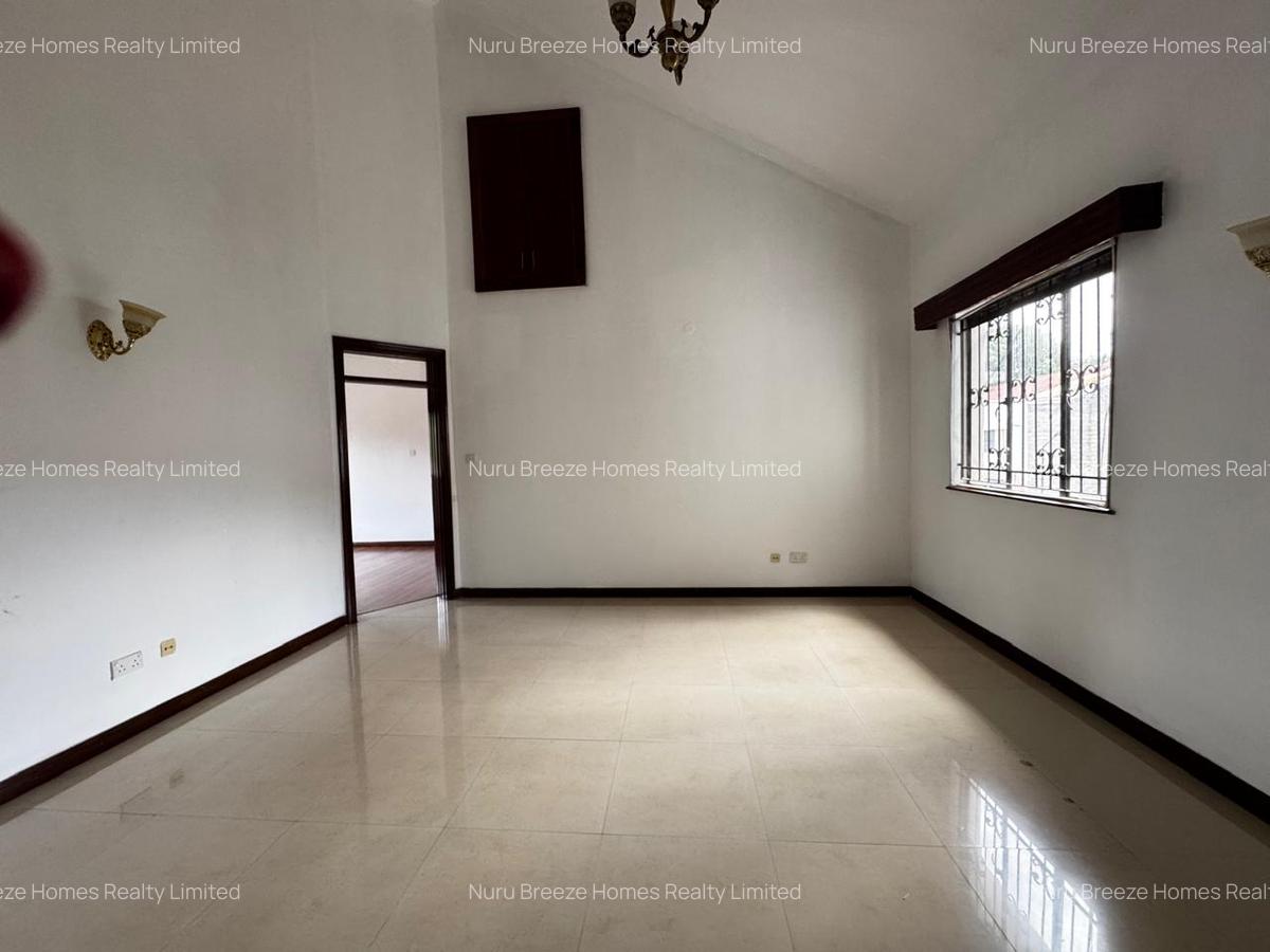 4 Bed Townhouse with En Suite in Brookside - 11