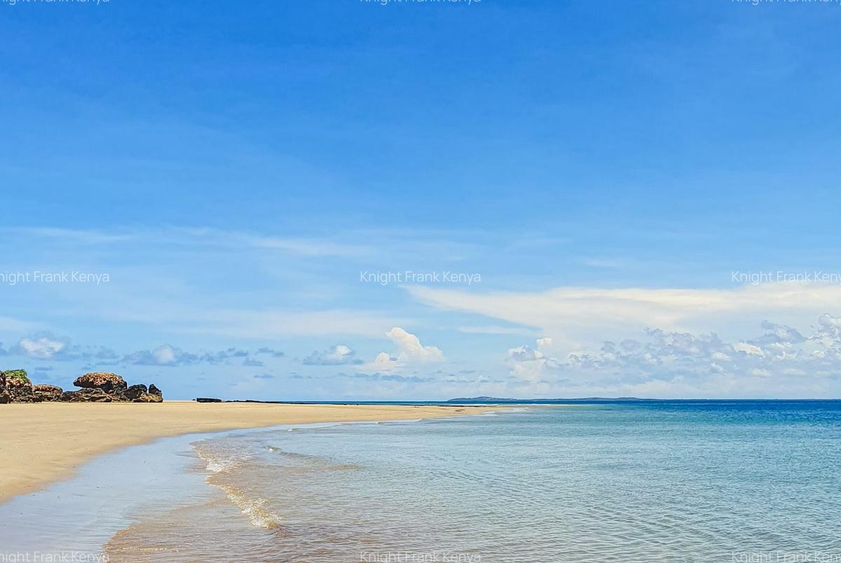 6 Bed House with Swimming Pool in Lamu - 5