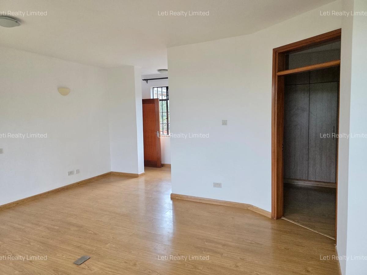 5 Bed House with En Suite in Runda - 8