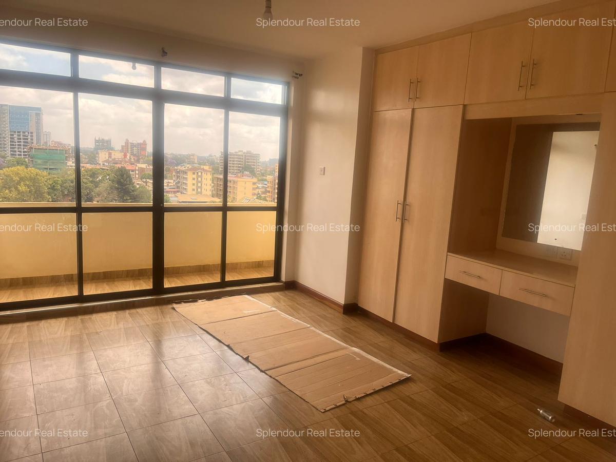 3 Bed Apartment with En Suite in Parklands - 4
