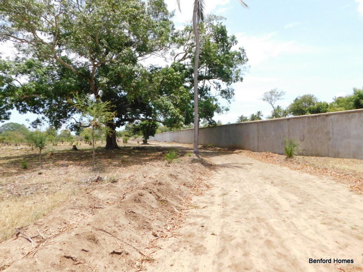 10,000 ft² Land in Vipingo - 11