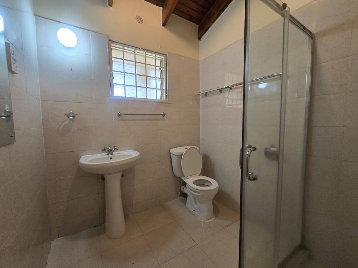 4 Bed House with En Suite in Runda - 18