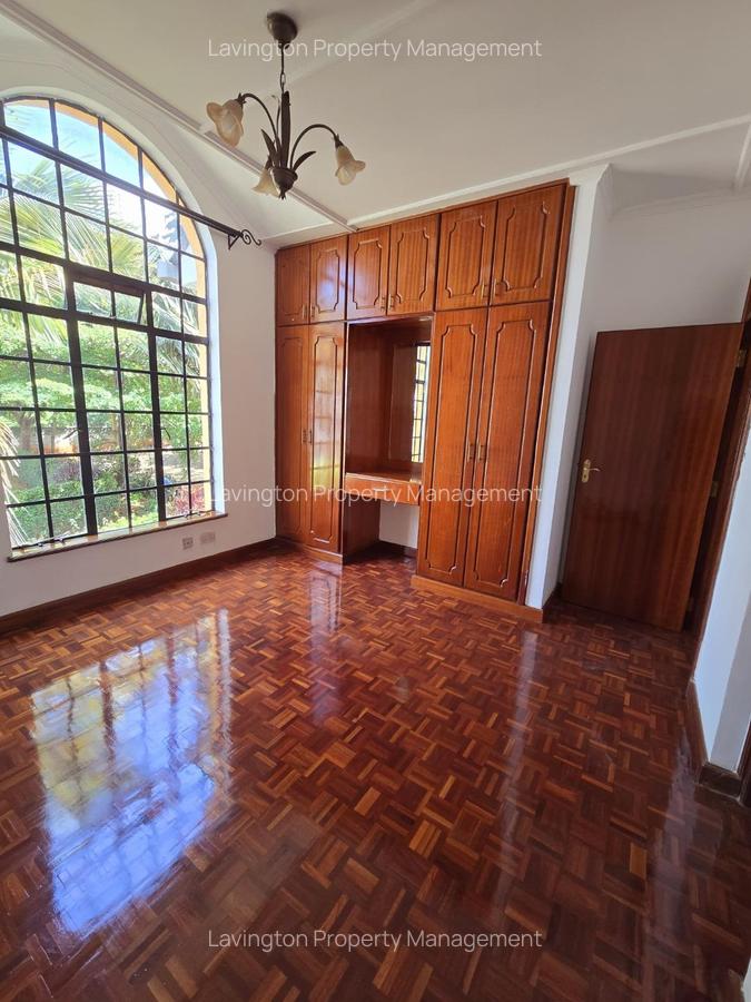 4 Bed Townhouse with En Suite at Lavington Green - 17