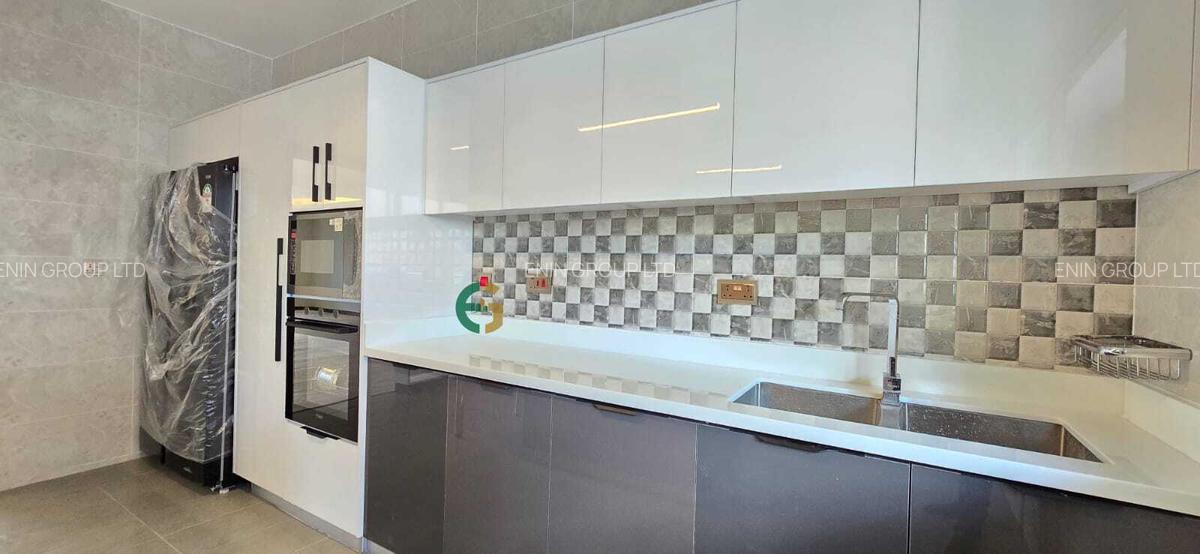 3 Bed Apartment with Swimming Pool in Riverside - 9