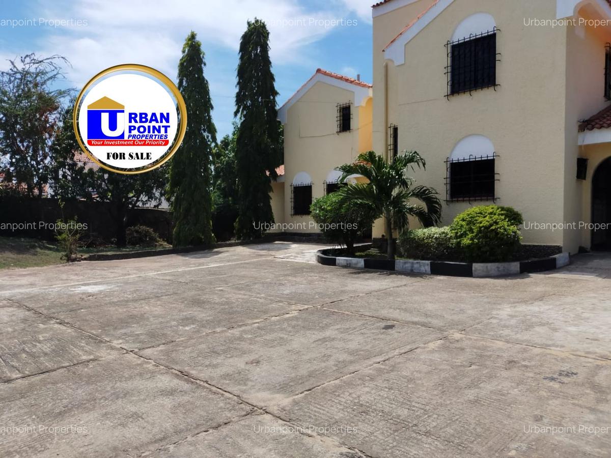 4 Bed House with En Suite in Nyali Area - 14