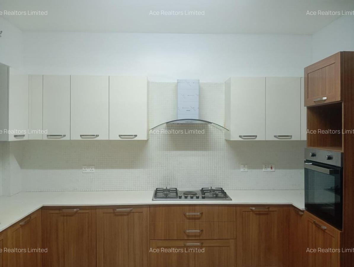 3 Bed Apartment with En Suite at Rose Avenue - 5