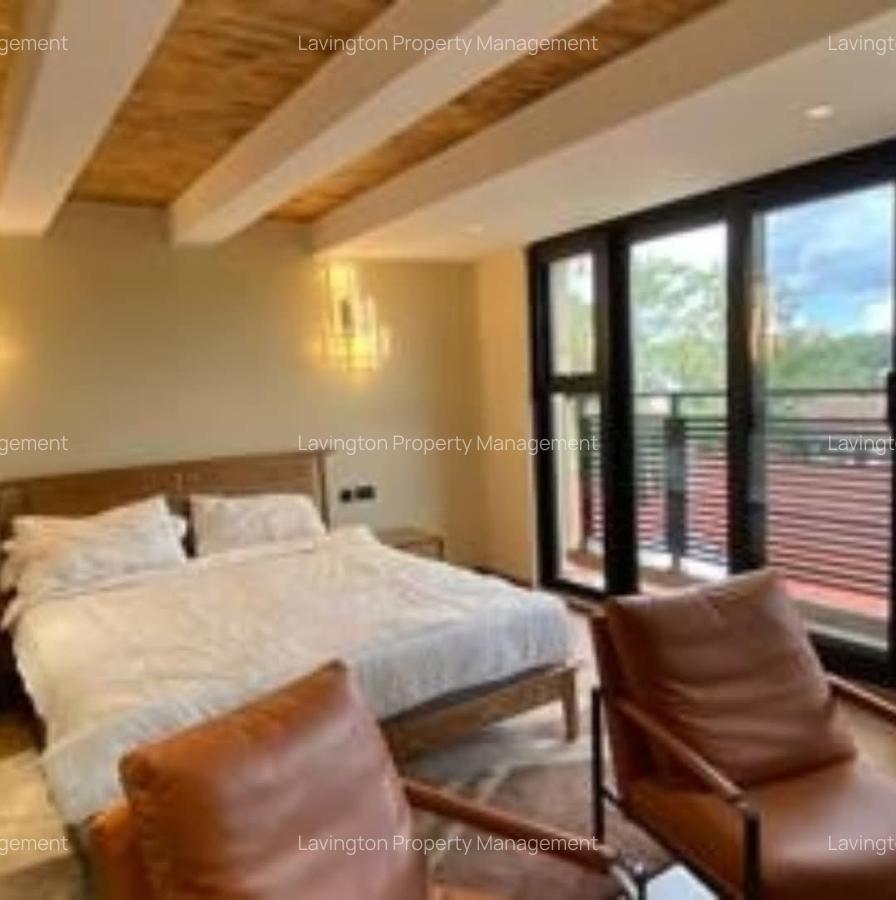 5 Bed Villa with En Suite at Lavington Green - 8