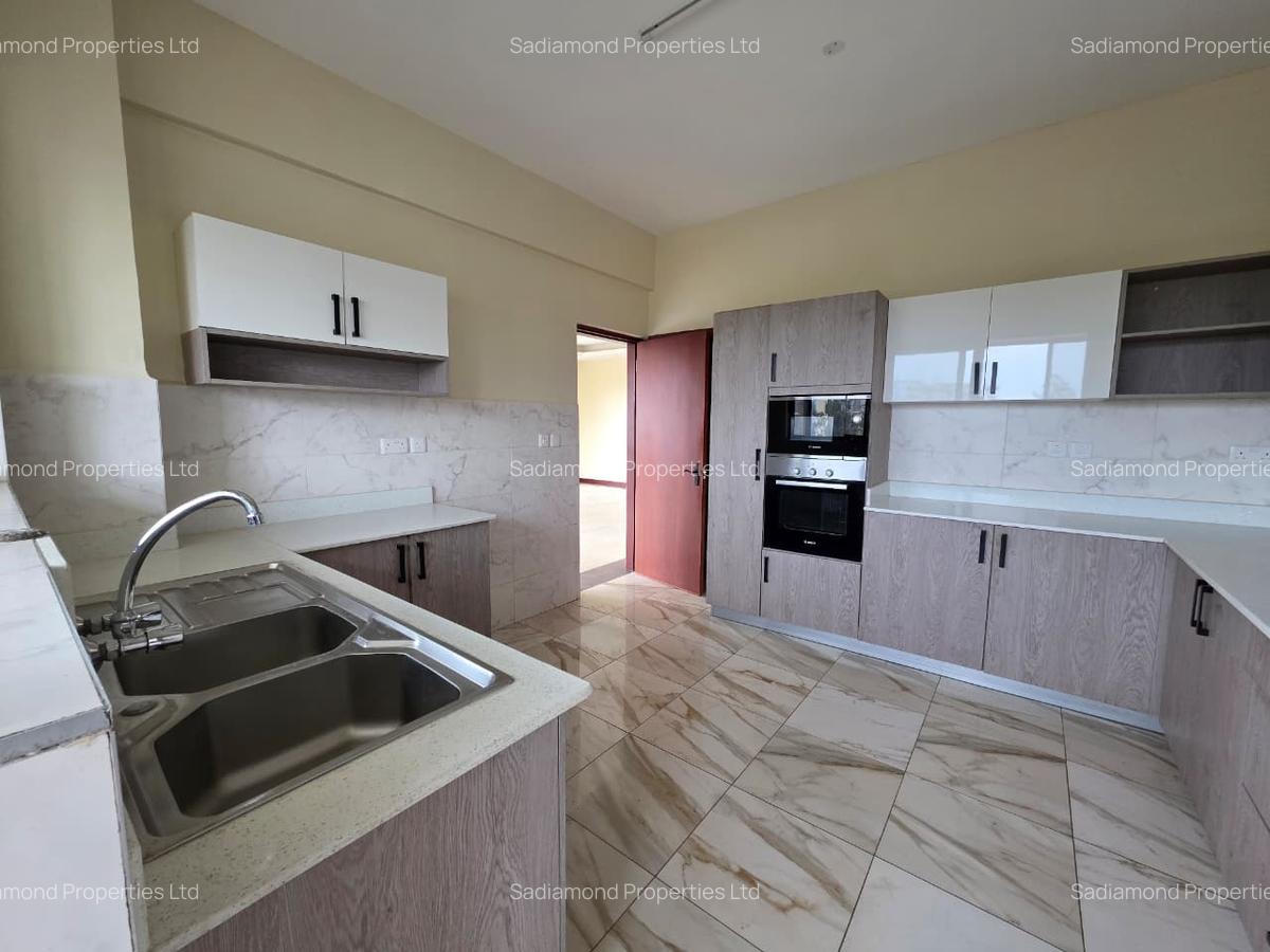 3 Bed Apartment with En Suite in Parklands - 7