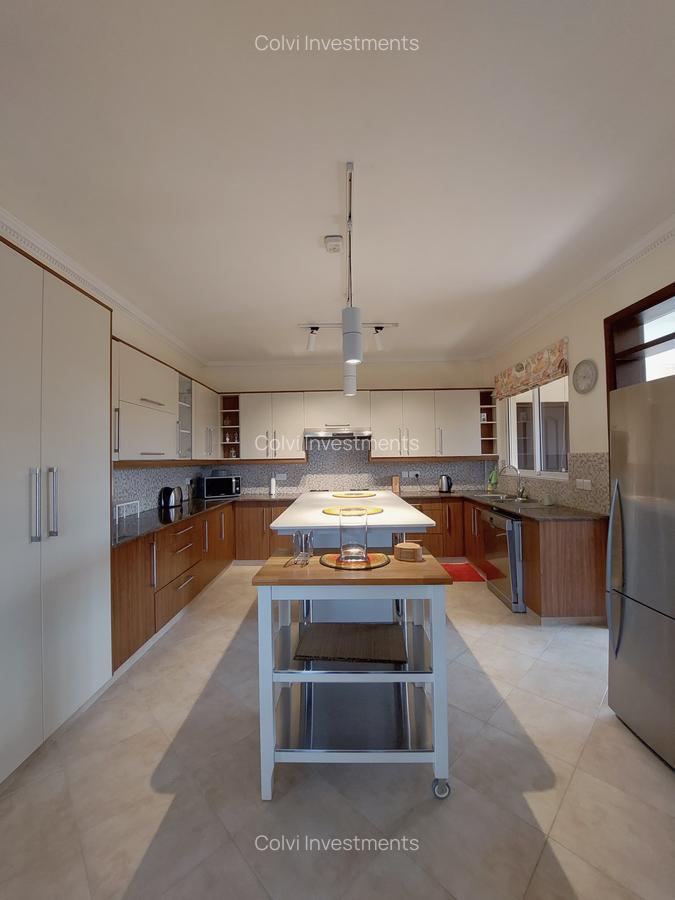 Furnished 3 Bed Apartment with En Suite in Brookside - 11