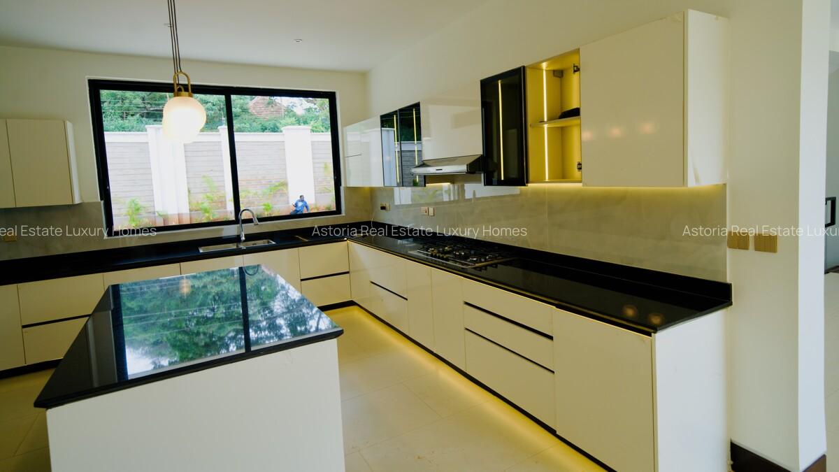 6 Bed Villa with En Suite at 2026-183 6 Bed - 16