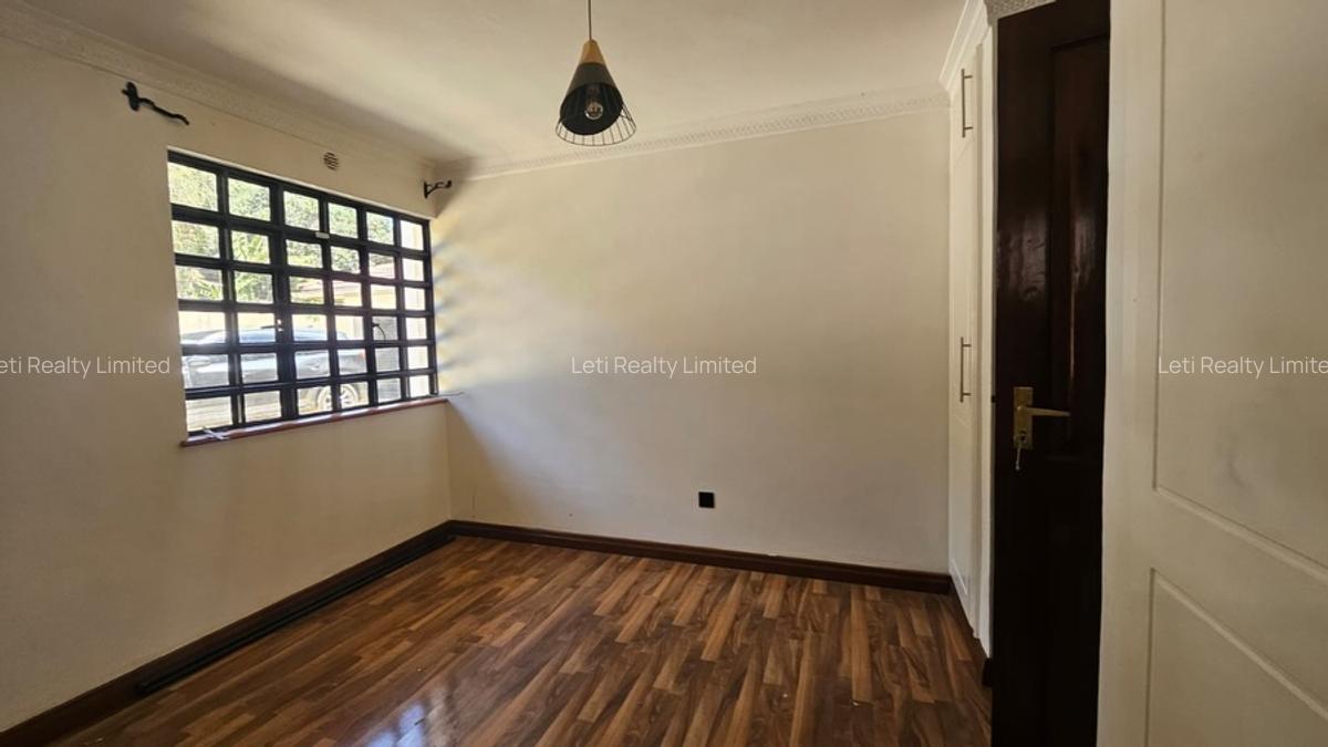 4 Bed House with En Suite in Lavington - 4