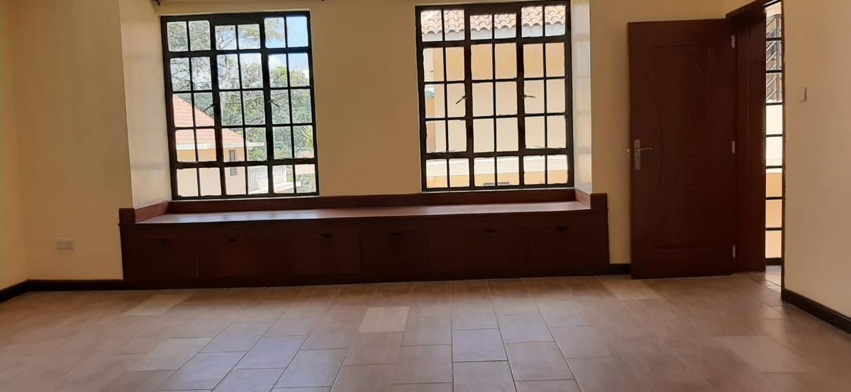 5 Bed Townhouse with En Suite at Kyuna Crescent - 17