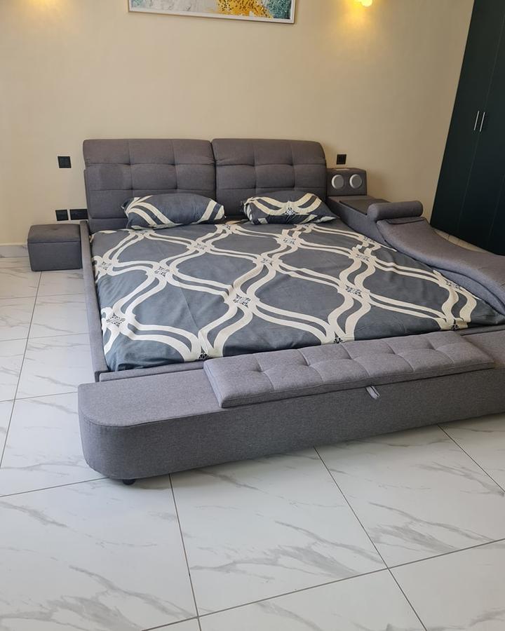 Serviced 2 Bed Apartment with En Suite at Allsops - 8