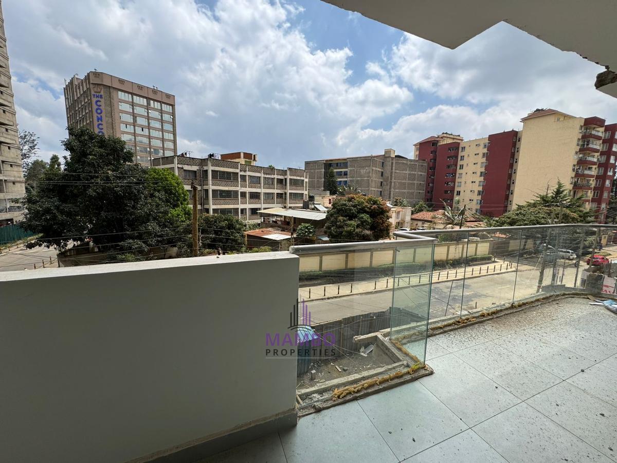 3 Bed Apartment with En Suite at 4Th Avenue - 9