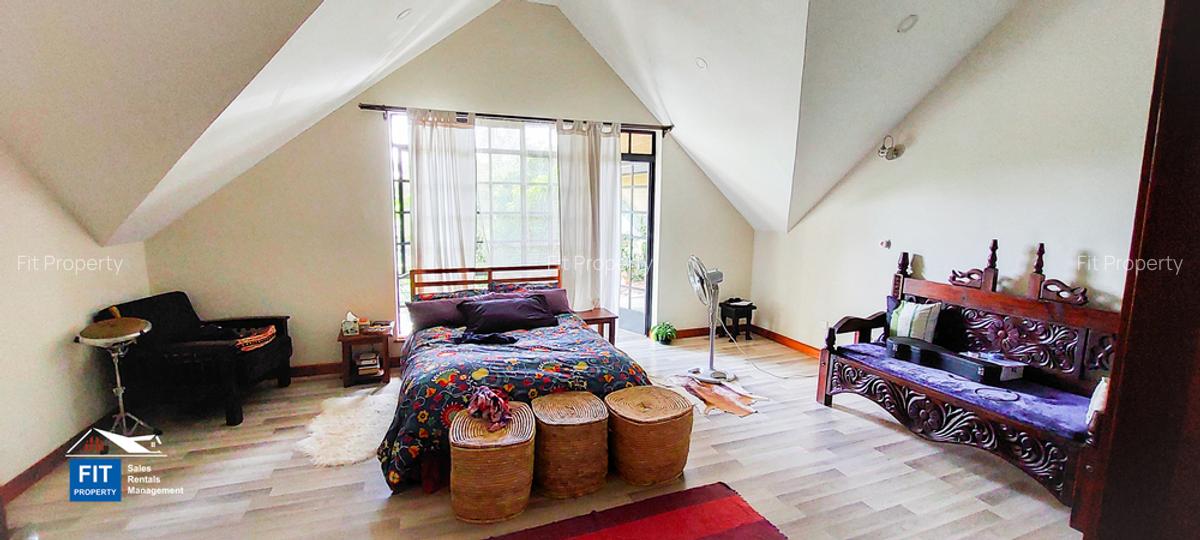 4 Bed House with En Suite in Ridgeways - 16