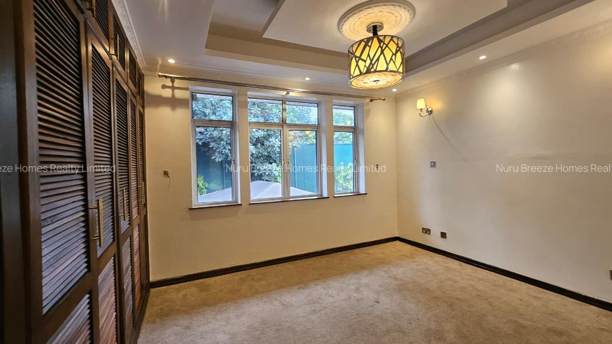 4 Bed House with En Suite in Runda - 17