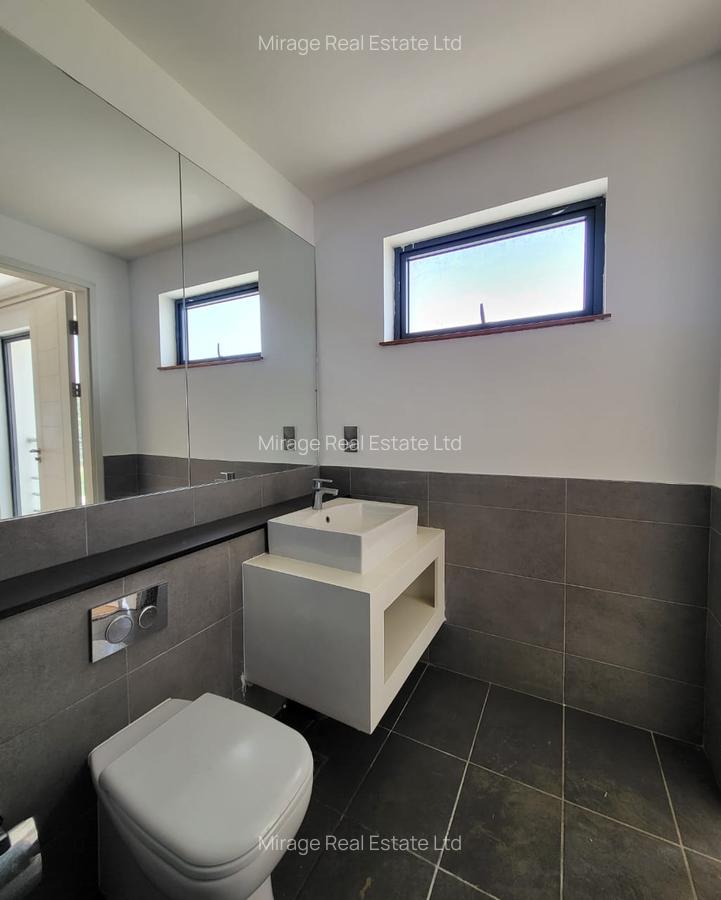 2 Bed Apartment with En Suite in Garden Estate - 3