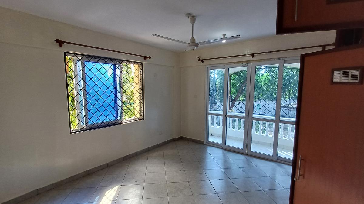 3 Bed Apartment with En Suite at Beach Road - 14