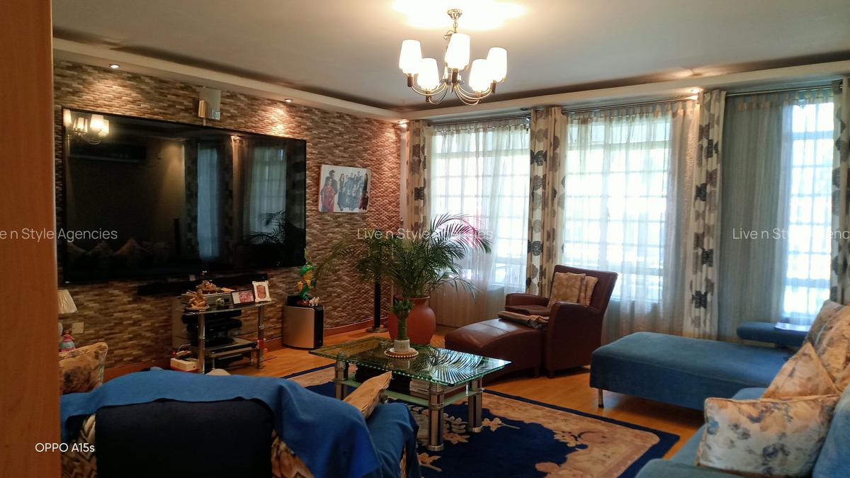 6 Bed House with En Suite in Runda - 14