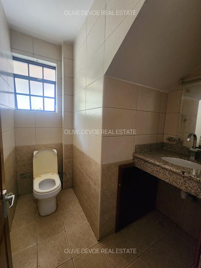 4 Bed Townhouse with En Suite in Lavington - 4